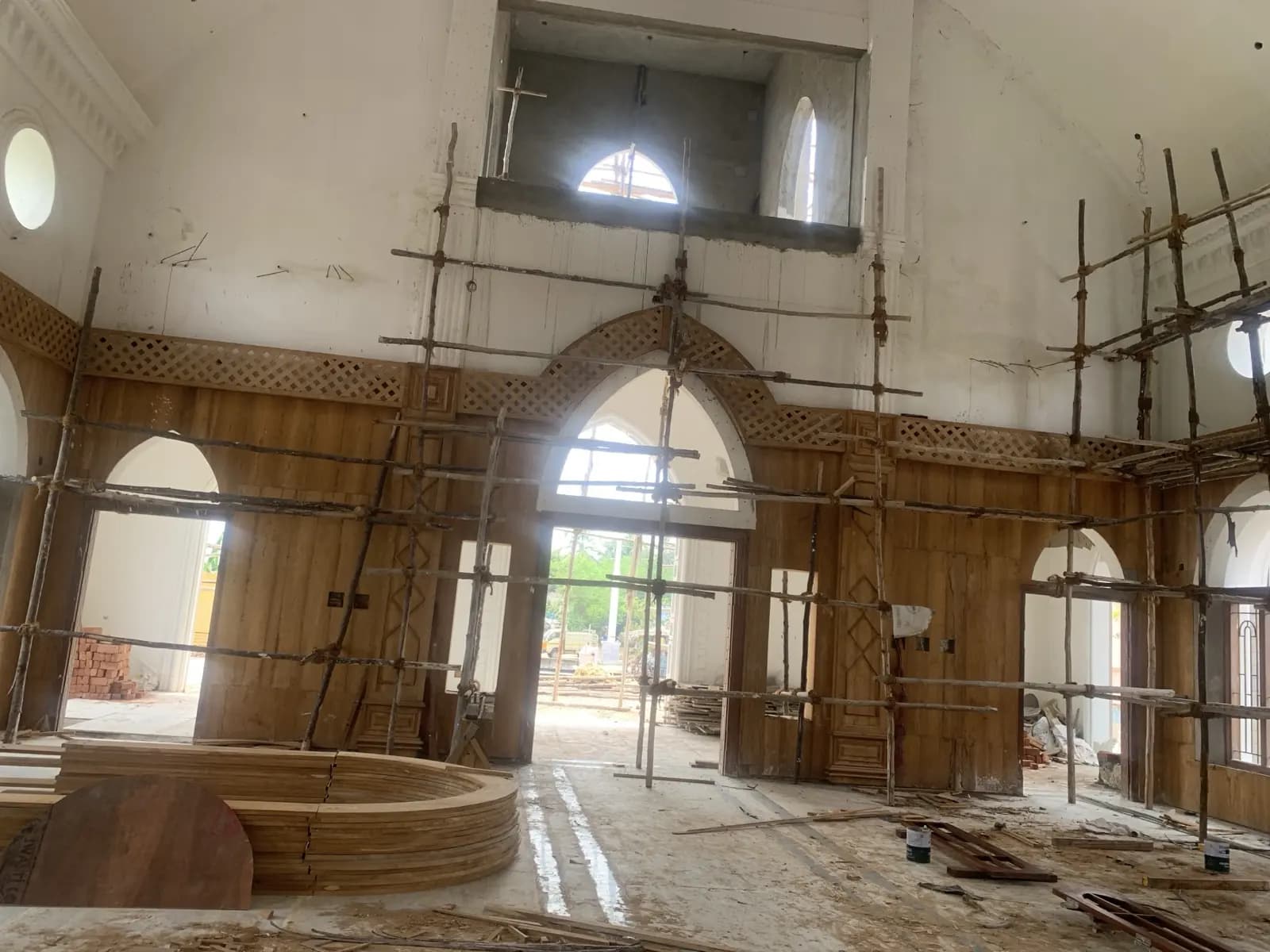 Gothic arch of the sanctuary
